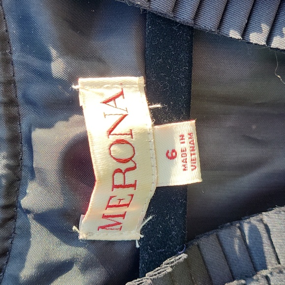 Dress - Picture 3 of 6